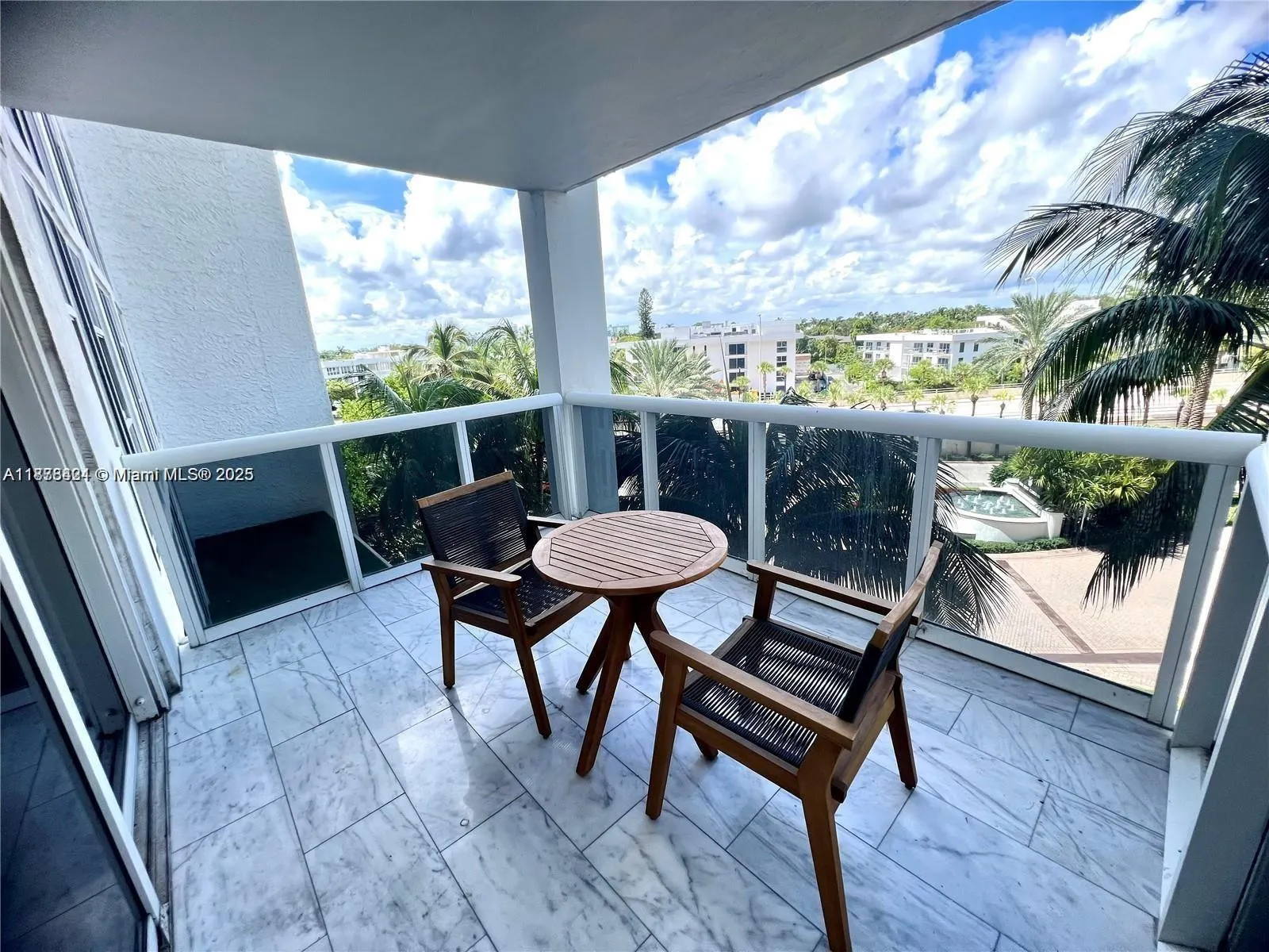 10275 Collins Ave, #323