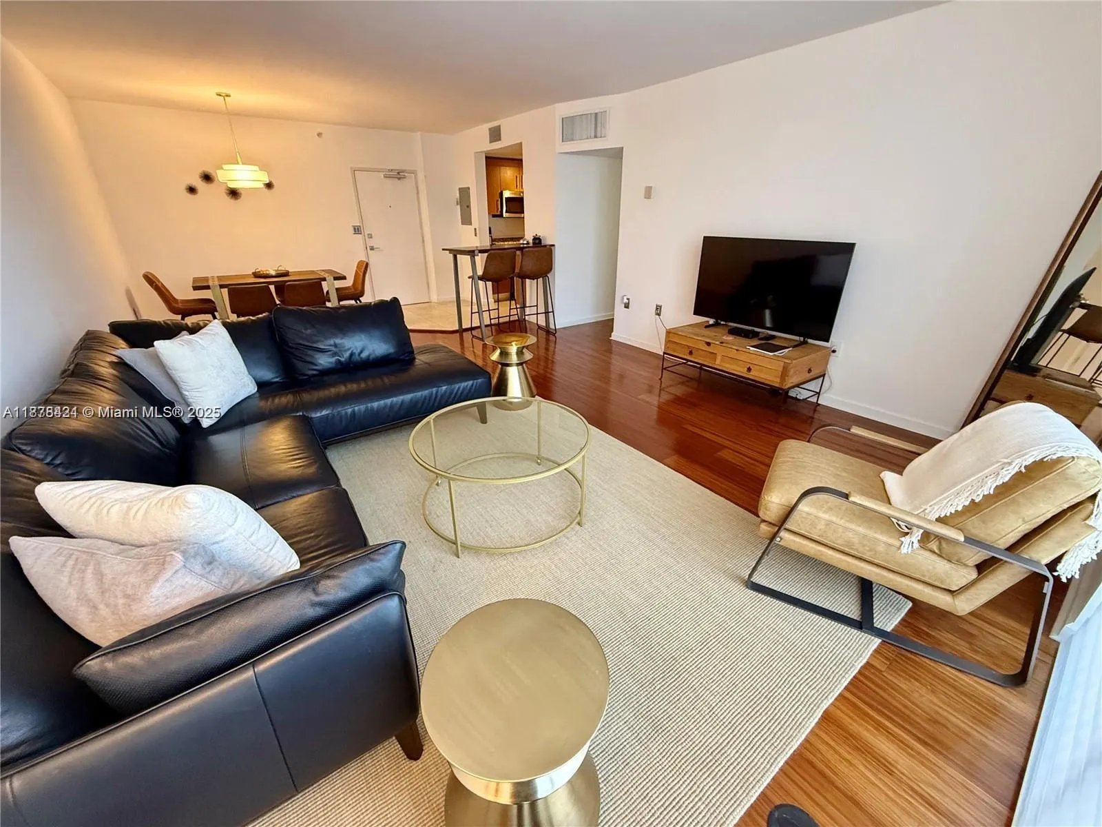 10275 Collins Ave, #323