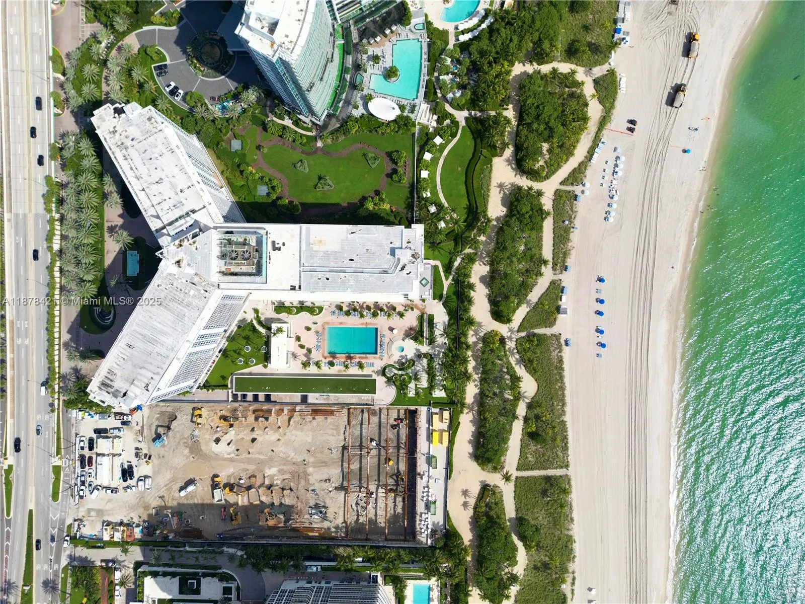 10275 Collins Ave, #323