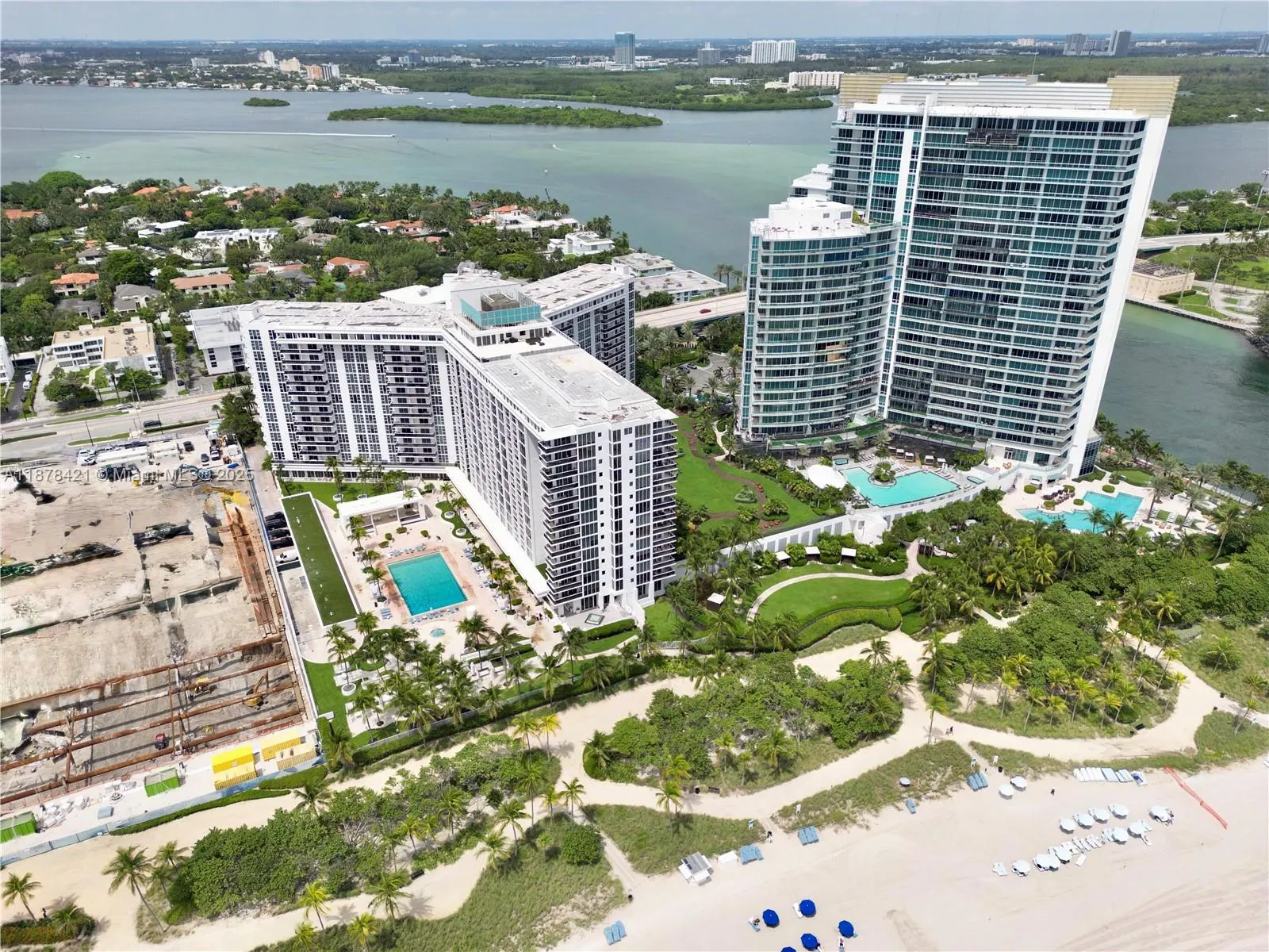 10275 Collins Ave, #323