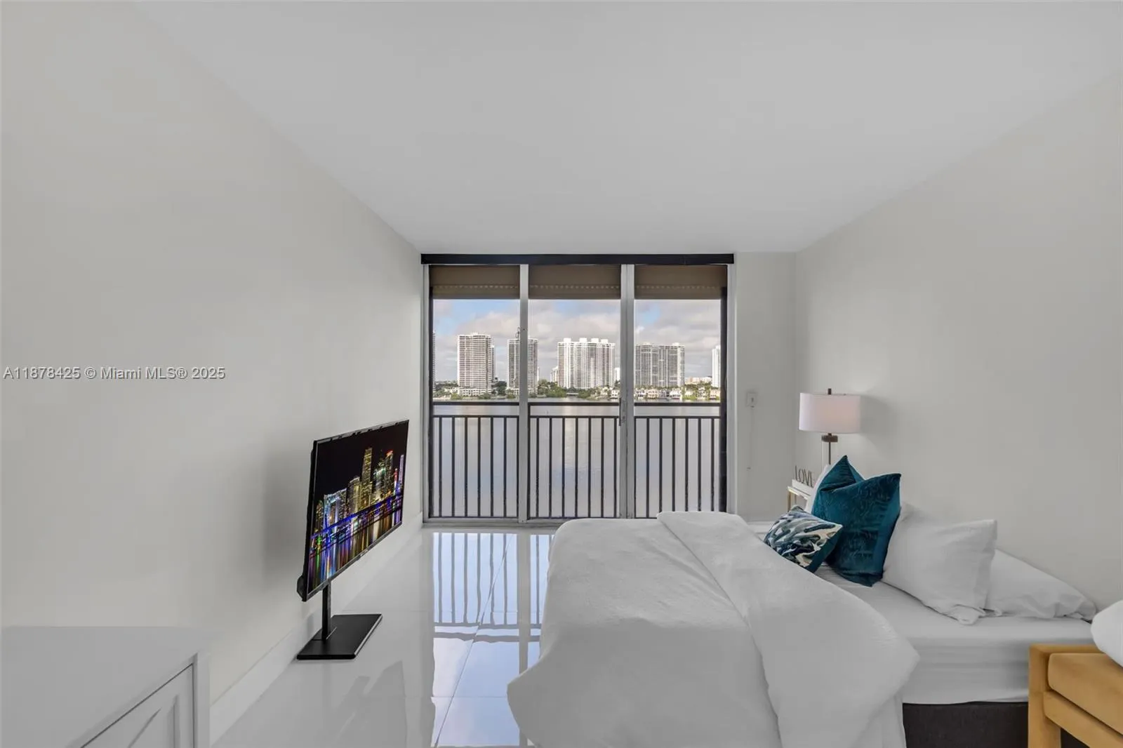 17720 N Bay Rd, #903