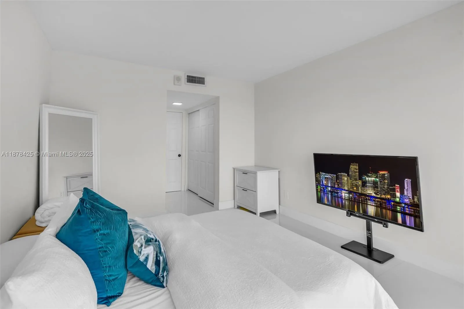 17720 N Bay Rd, #903