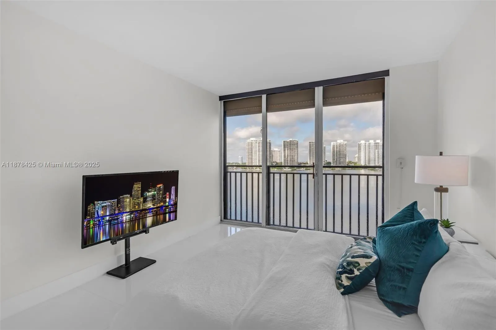 17720 N Bay Rd, #903