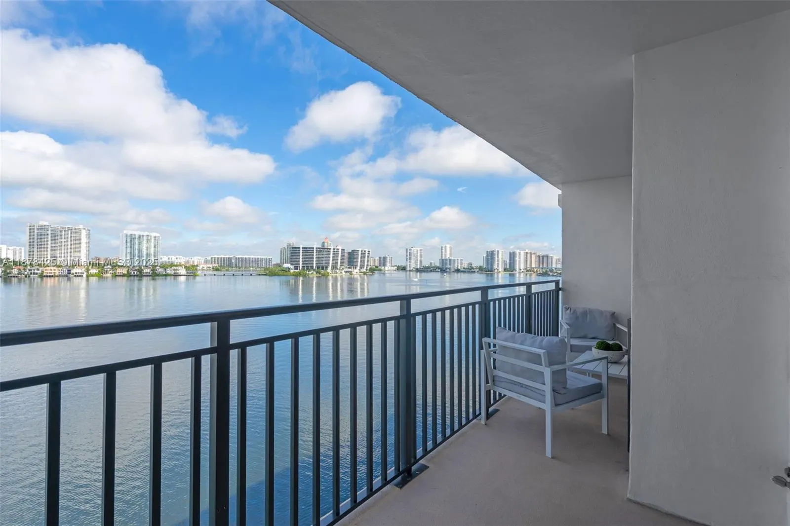 17720 N Bay Rd, #903