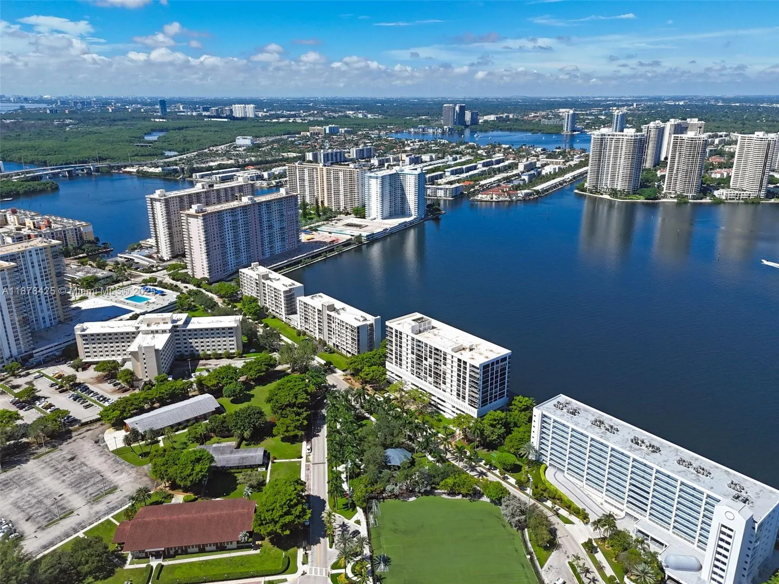 17720 N Bay Rd, #903