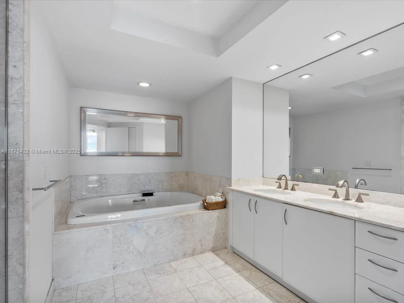 1331 Brickell Bay Dr, #1811