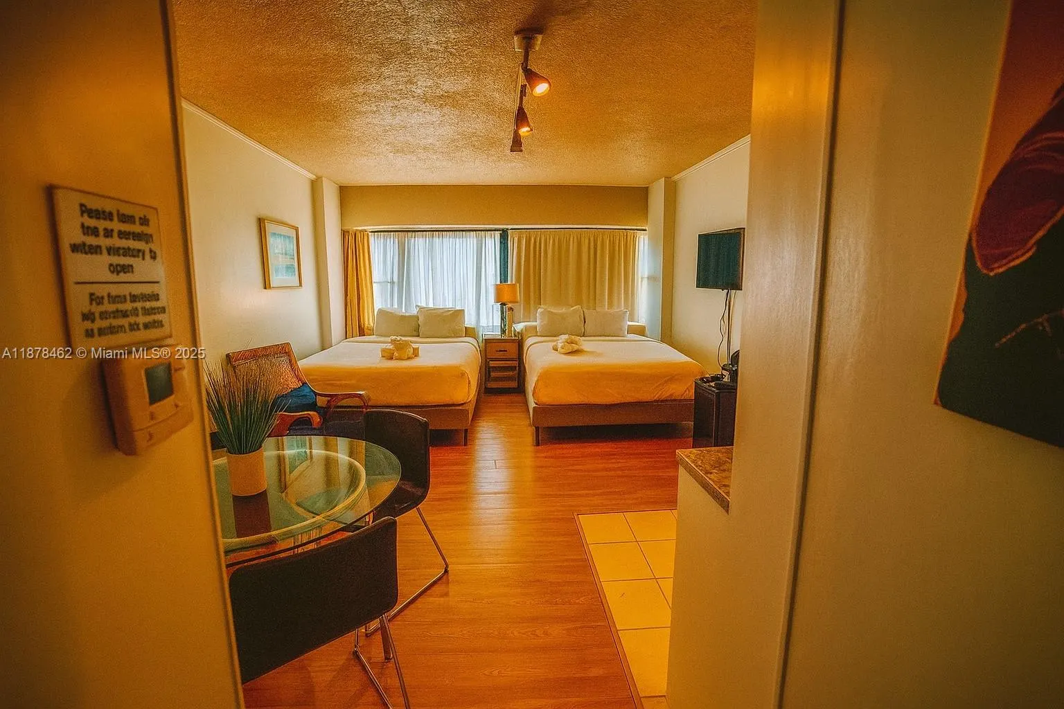 6345 Collins Ave, #819