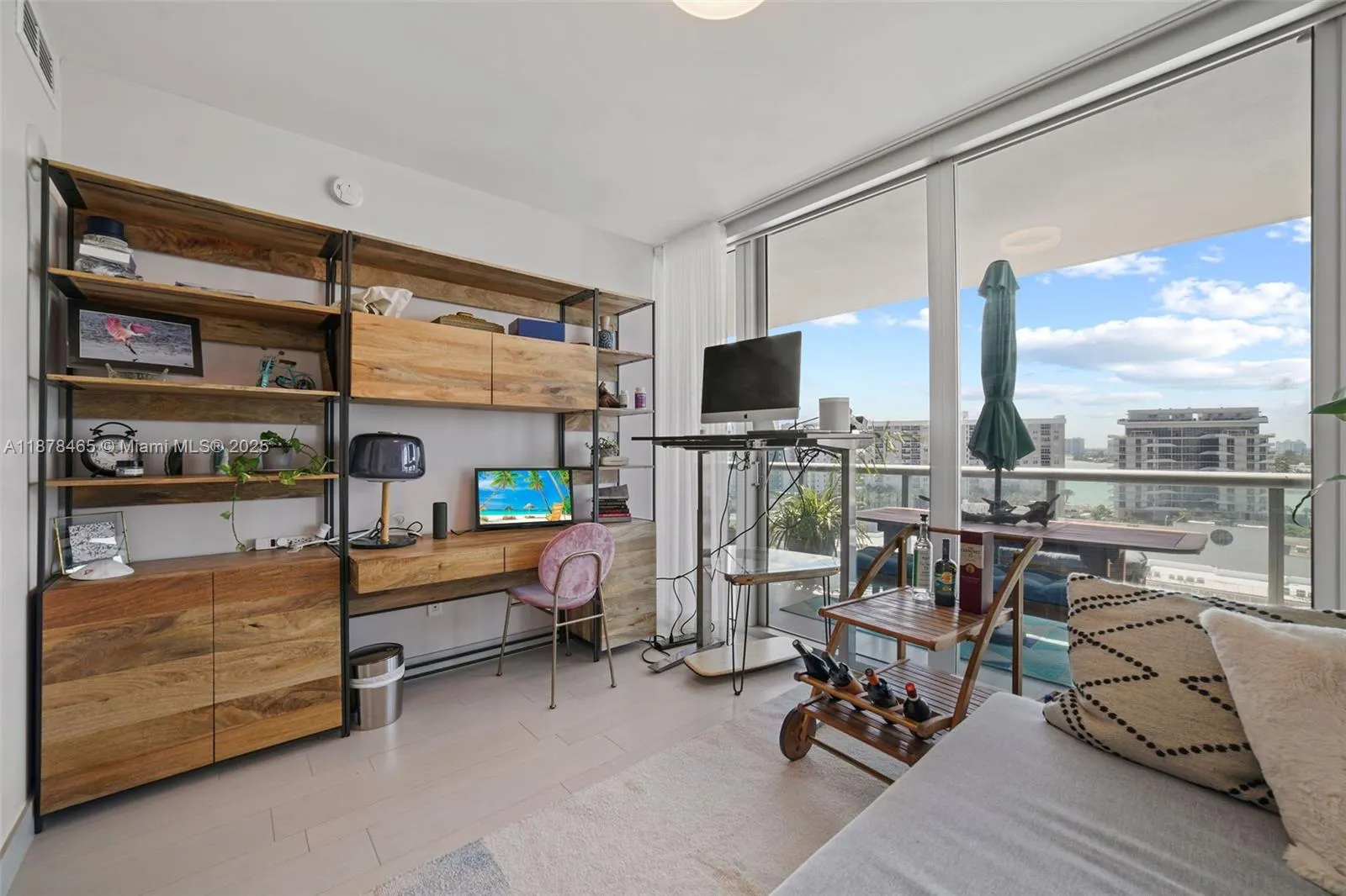 6799 Collins Ave, #1006