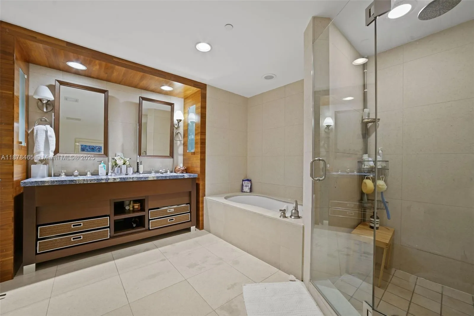 6799 Collins Ave, #1006