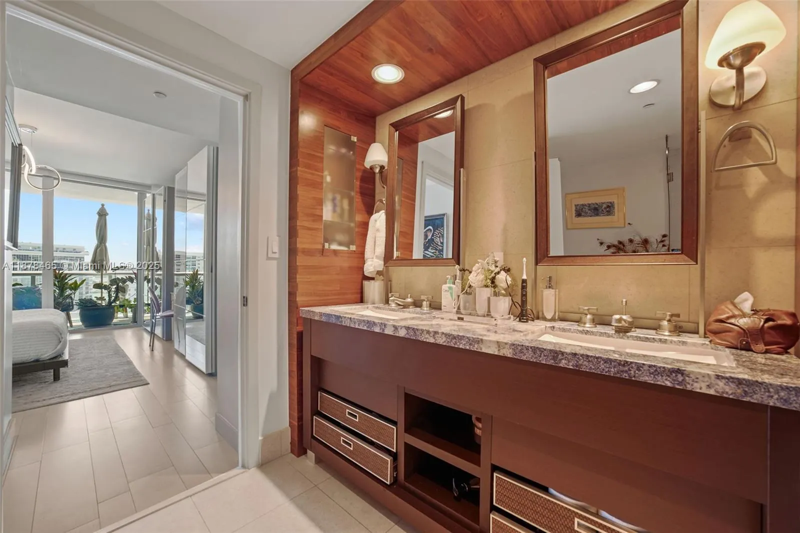 6799 Collins Ave, #1006