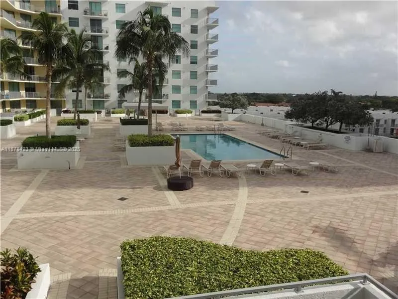 140 S Dixie Hwy, #411
