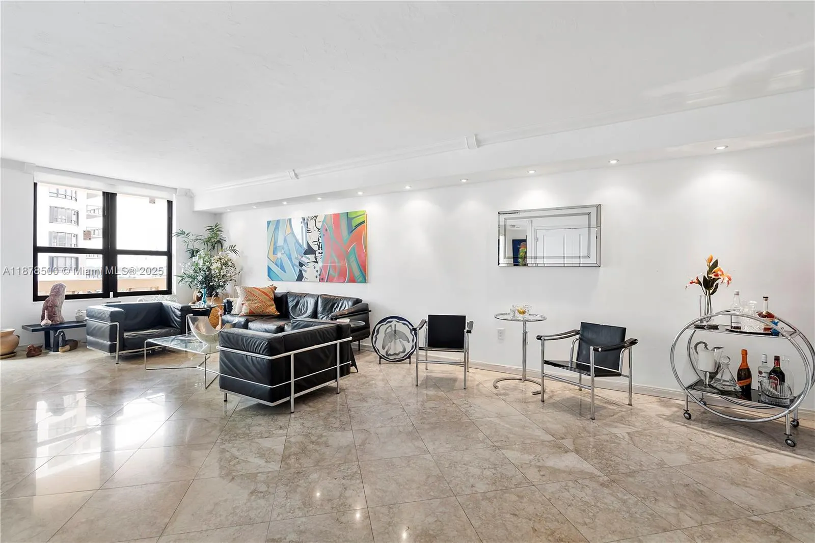 10185 Collins Ave, #1210