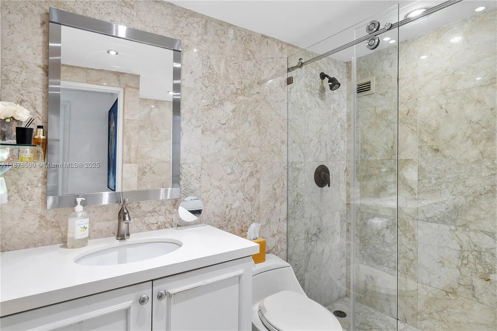 10185 Collins Ave, #1210