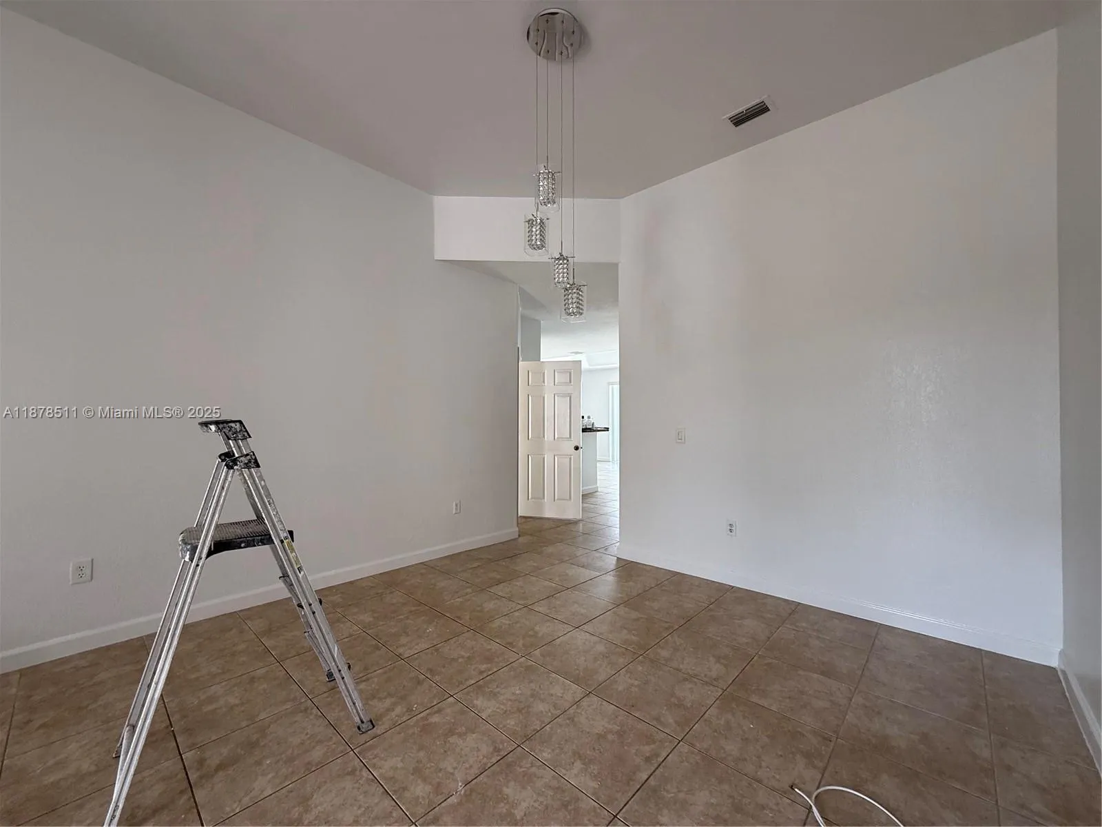 4045 NE 15th St