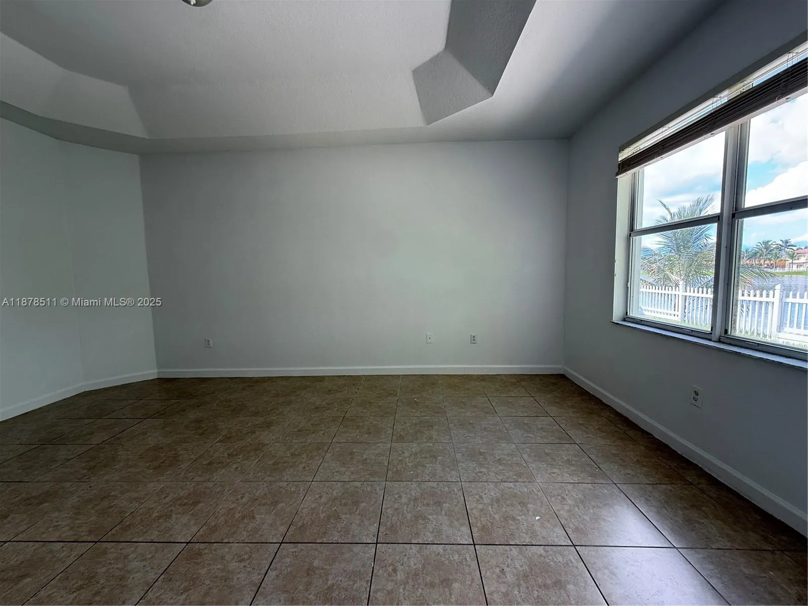 4045 NE 15th St