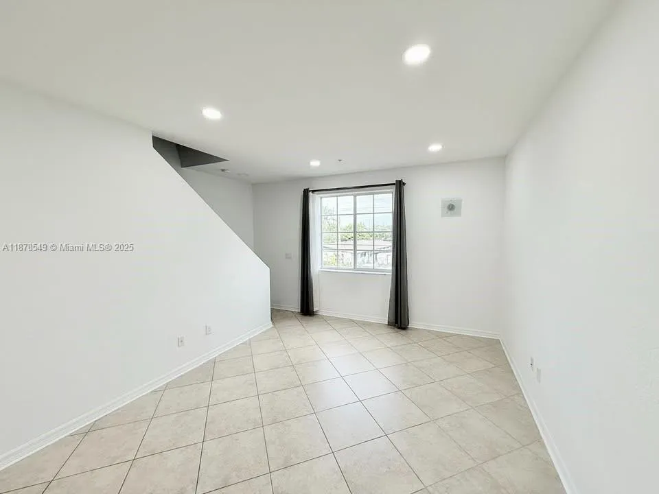 111 NW 2nd Ave, #10