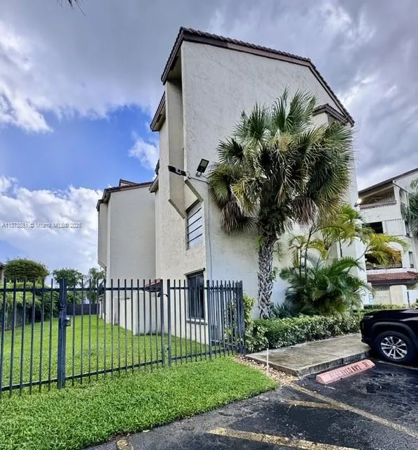 8933 SW 123rd Ct, #102