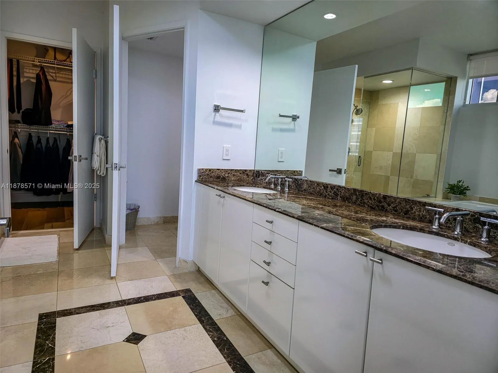 17555 Collins Ave, #704