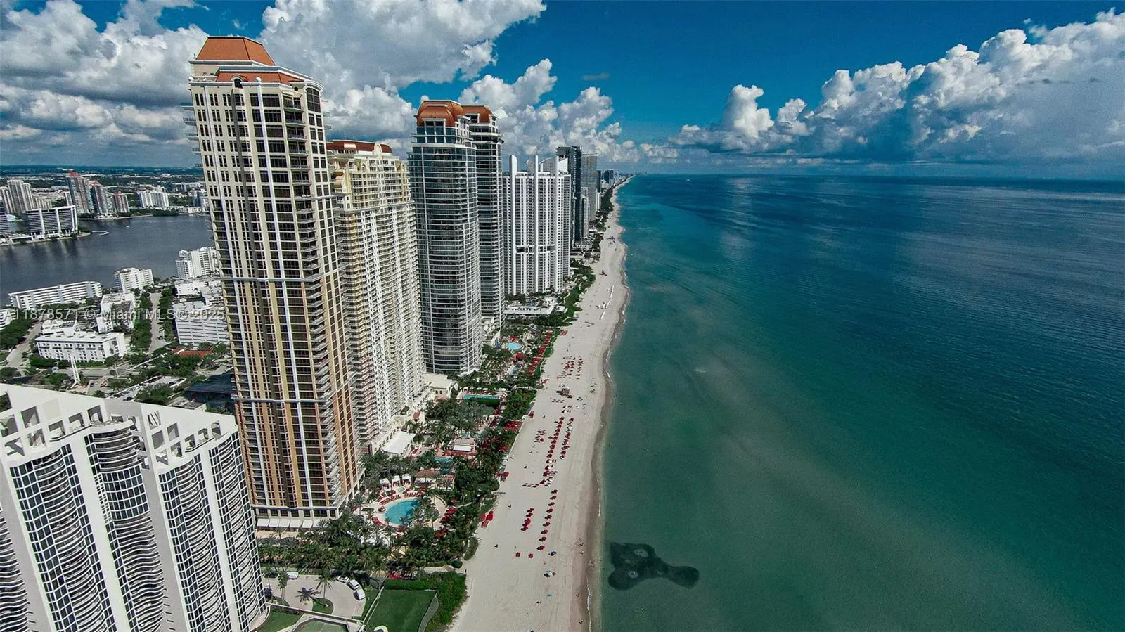 17555 Collins Ave, #704