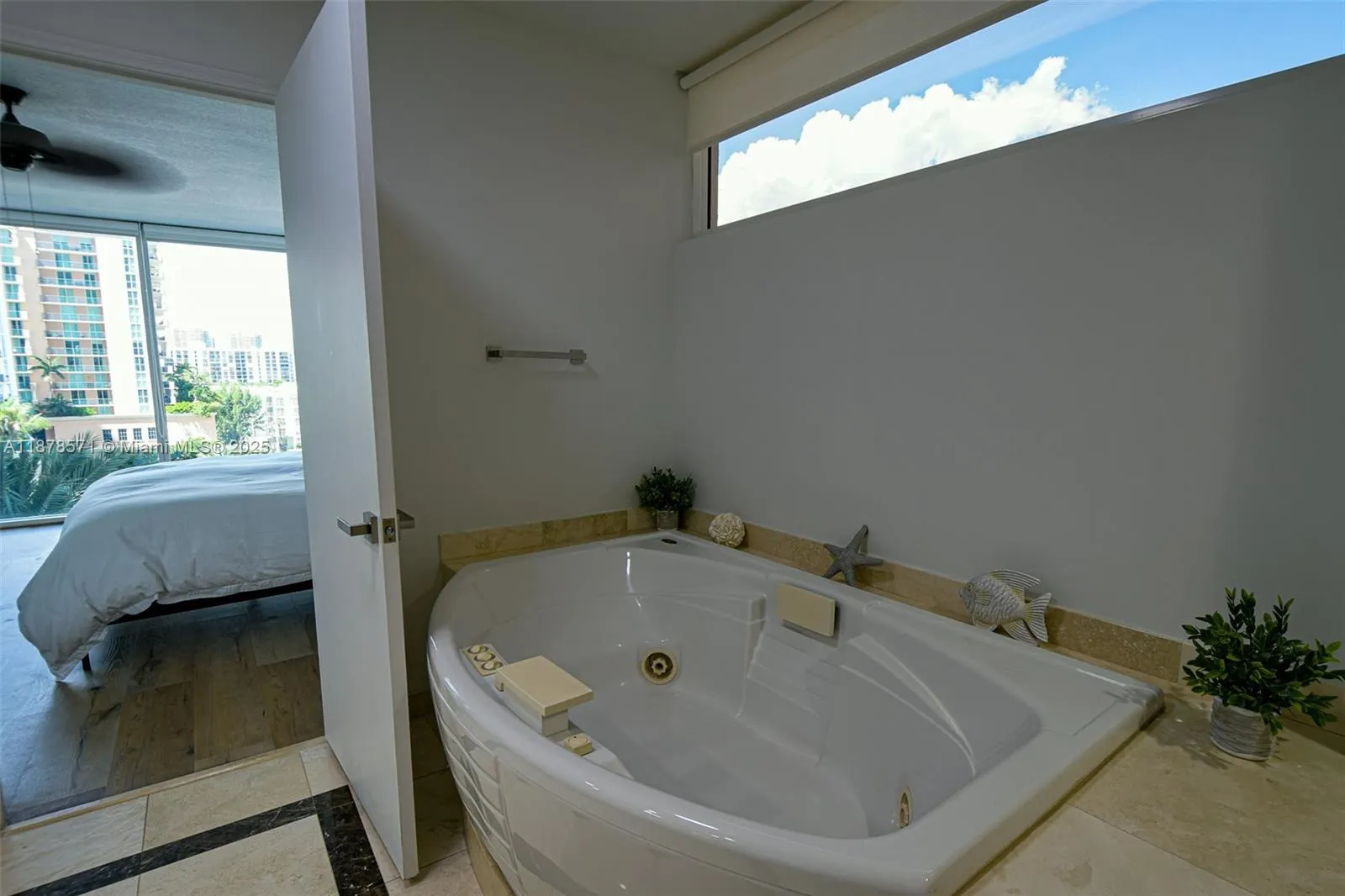 17555 Collins Ave, #704