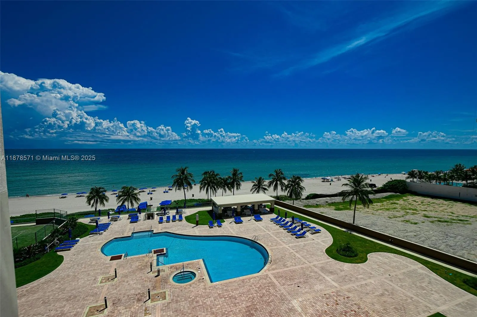 17555 Collins Ave, #704