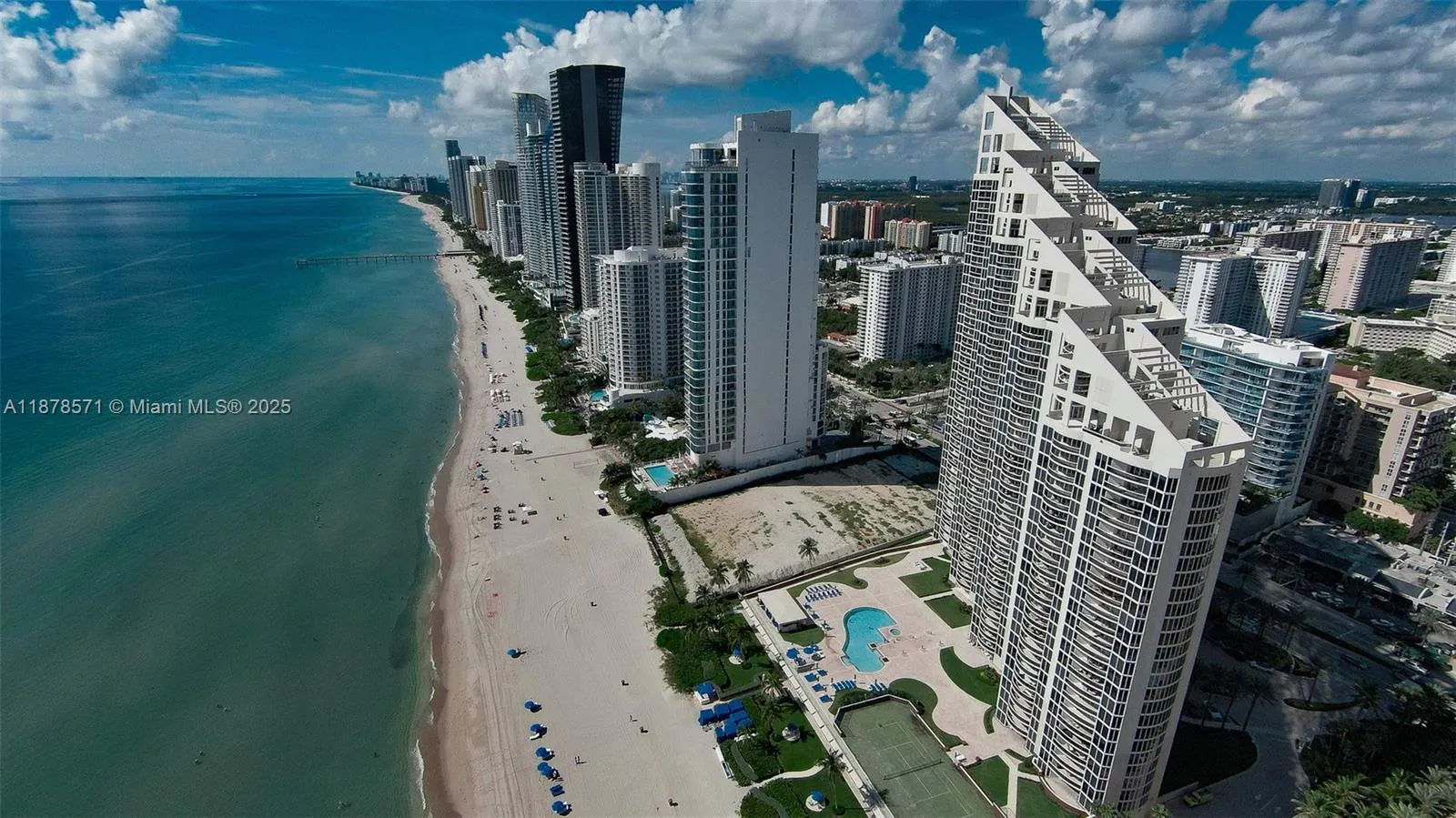 17555 Collins Ave, #704