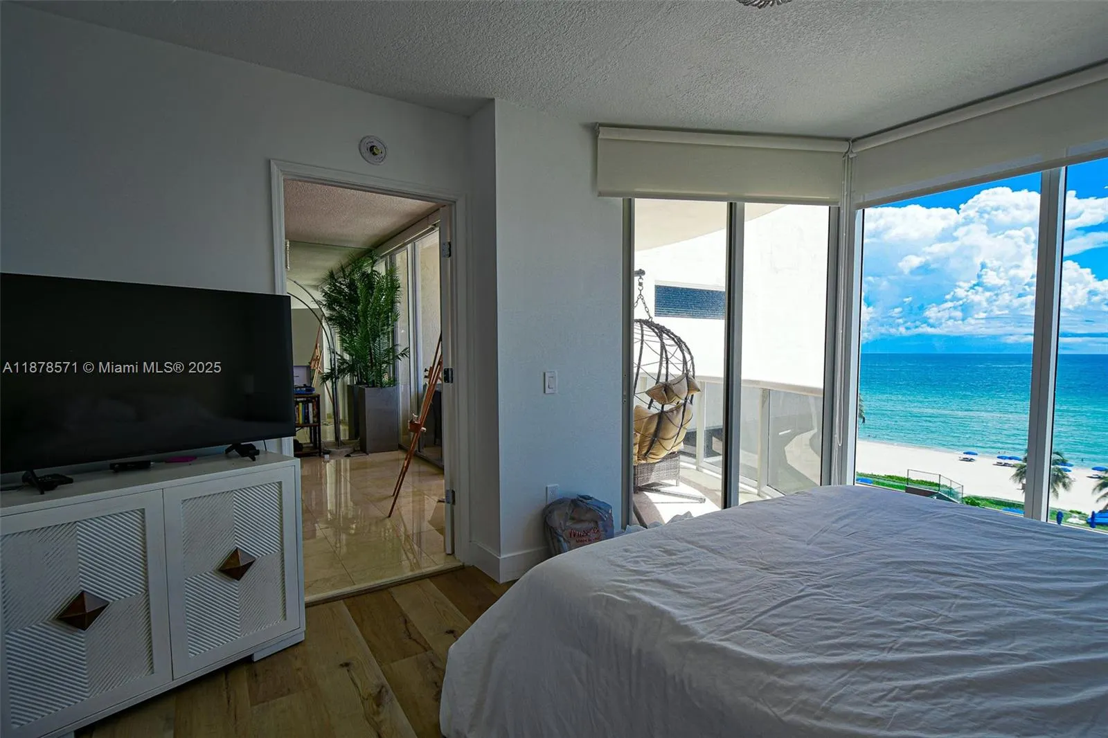 17555 Collins Ave, #704