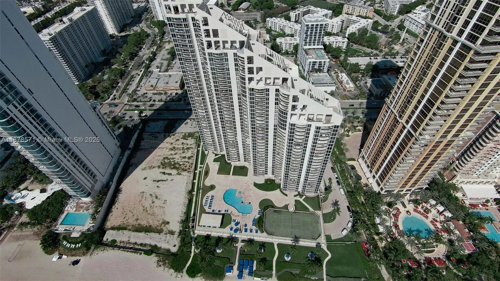 17555 Collins Ave, #704