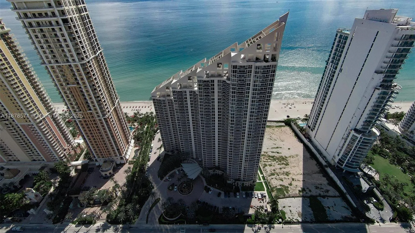17555 Collins Ave, #704