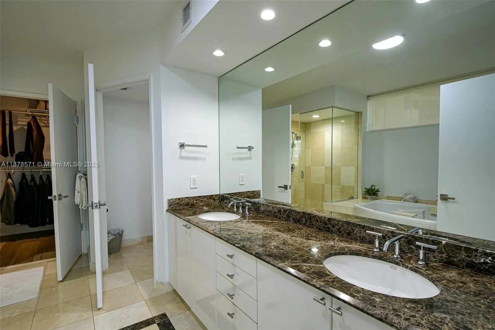 17555 Collins Ave, #704