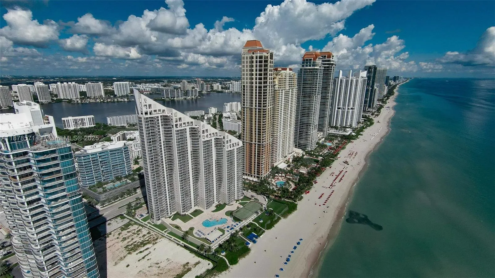 17555 Collins Ave, #704
