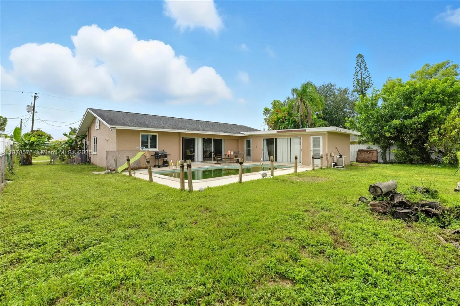 320 SE 17th PL