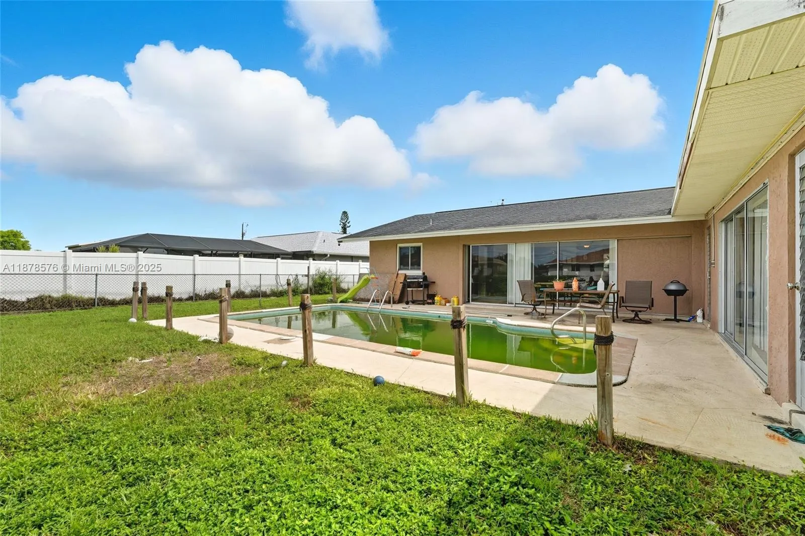 320 SE 17th PL