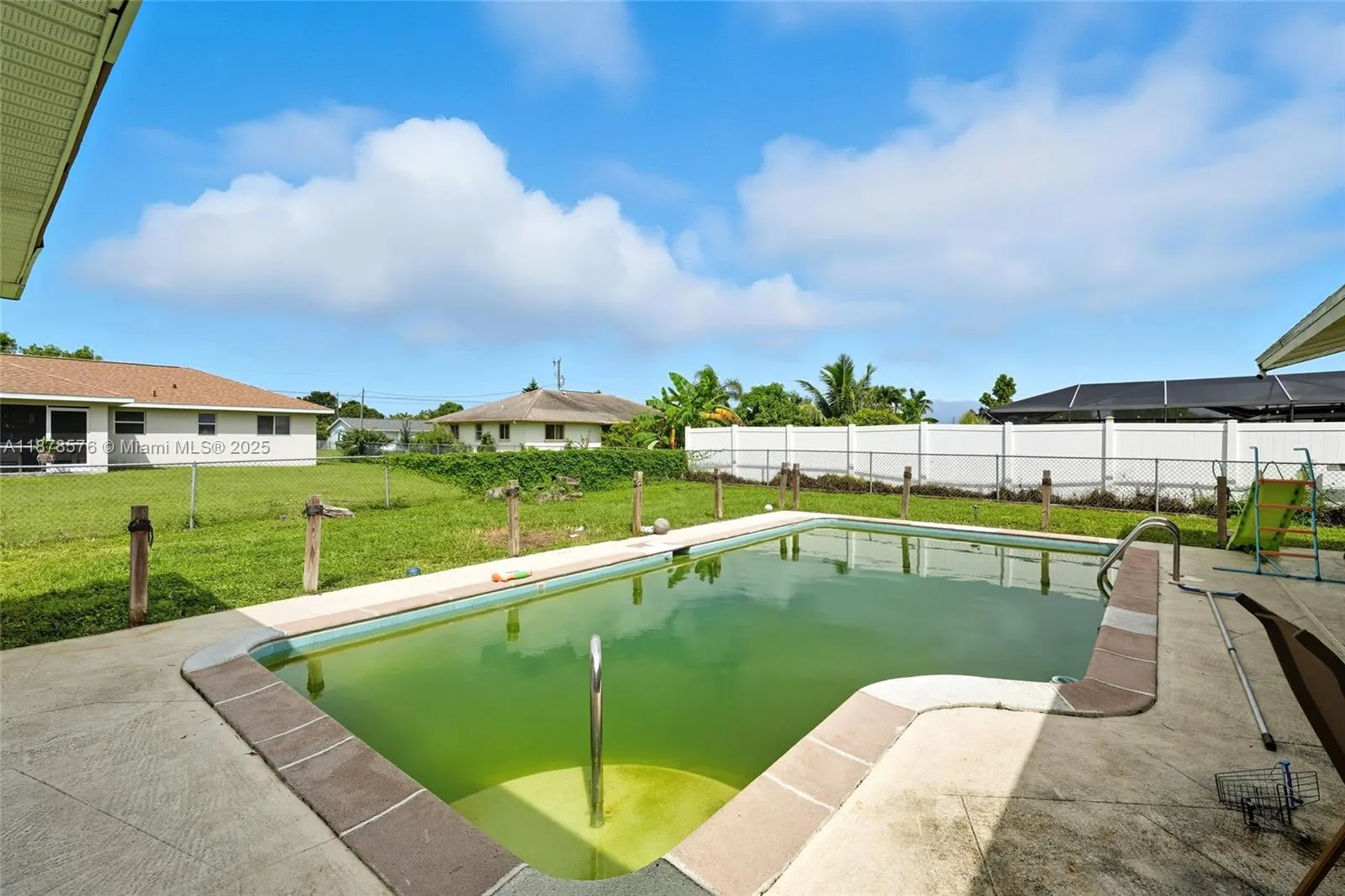 320 SE 17th PL