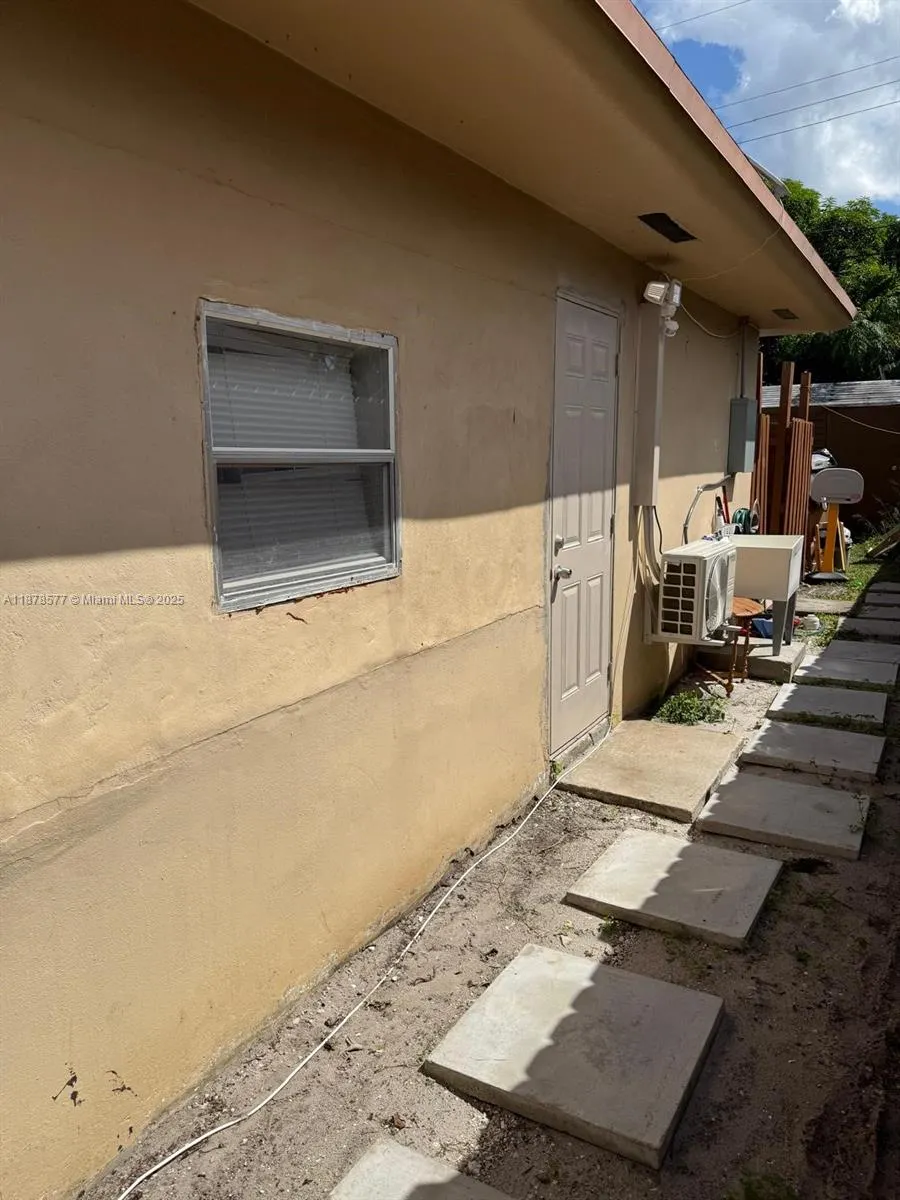 544 NW 11 AVE