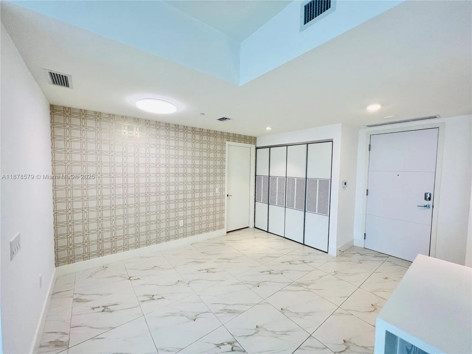 2000 Metropica Way, #2406
