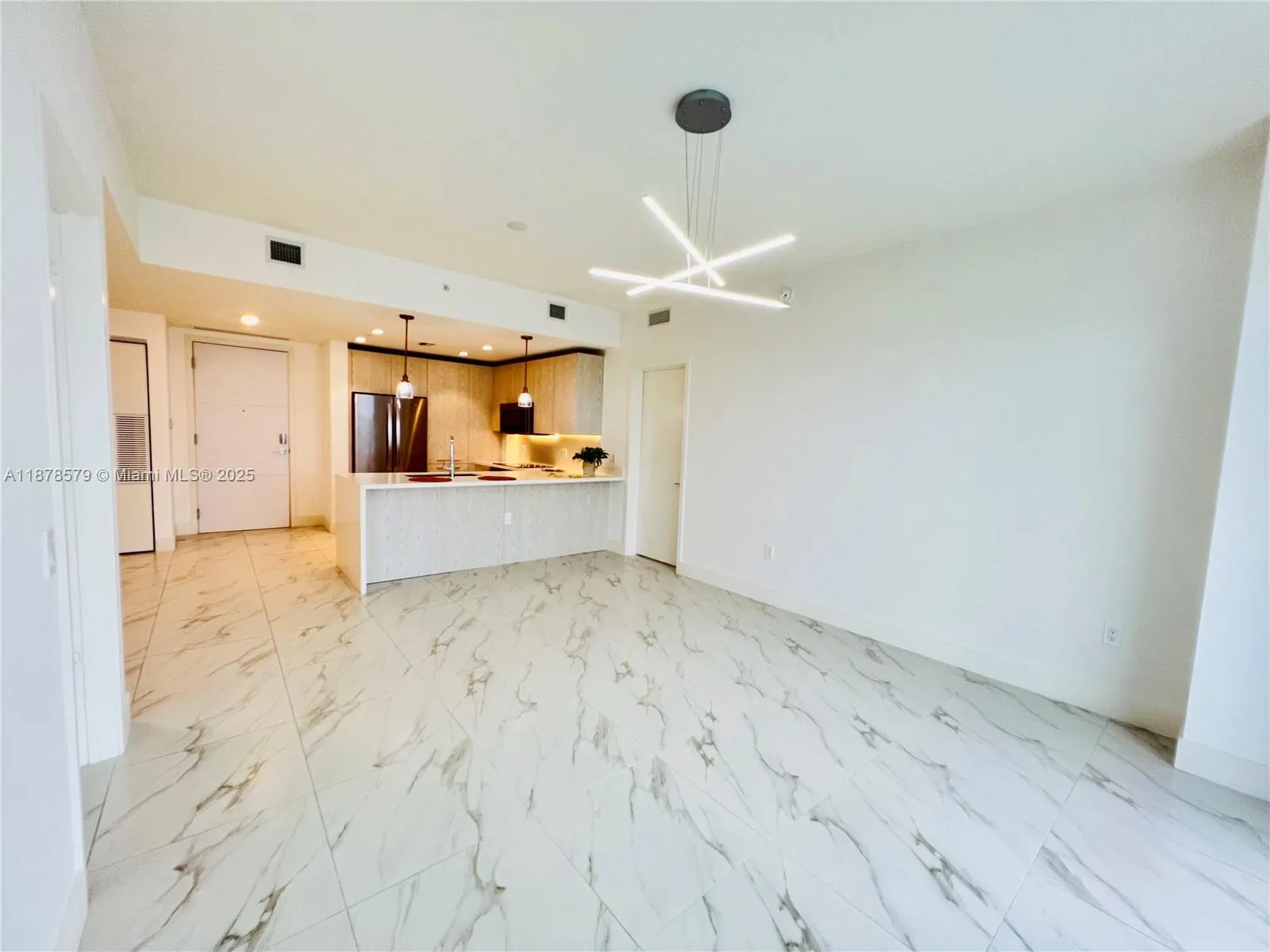 2000 Metropica Way, #2406