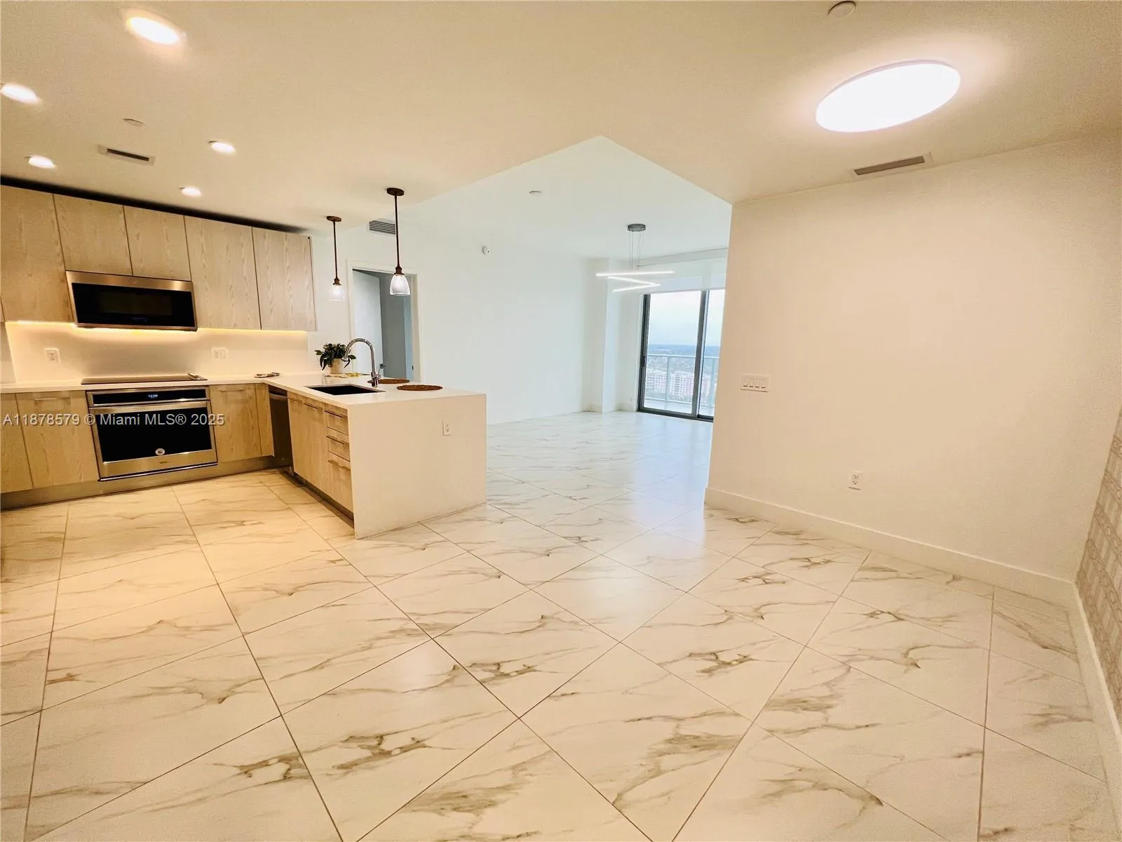 2000 Metropica Way, #2406
