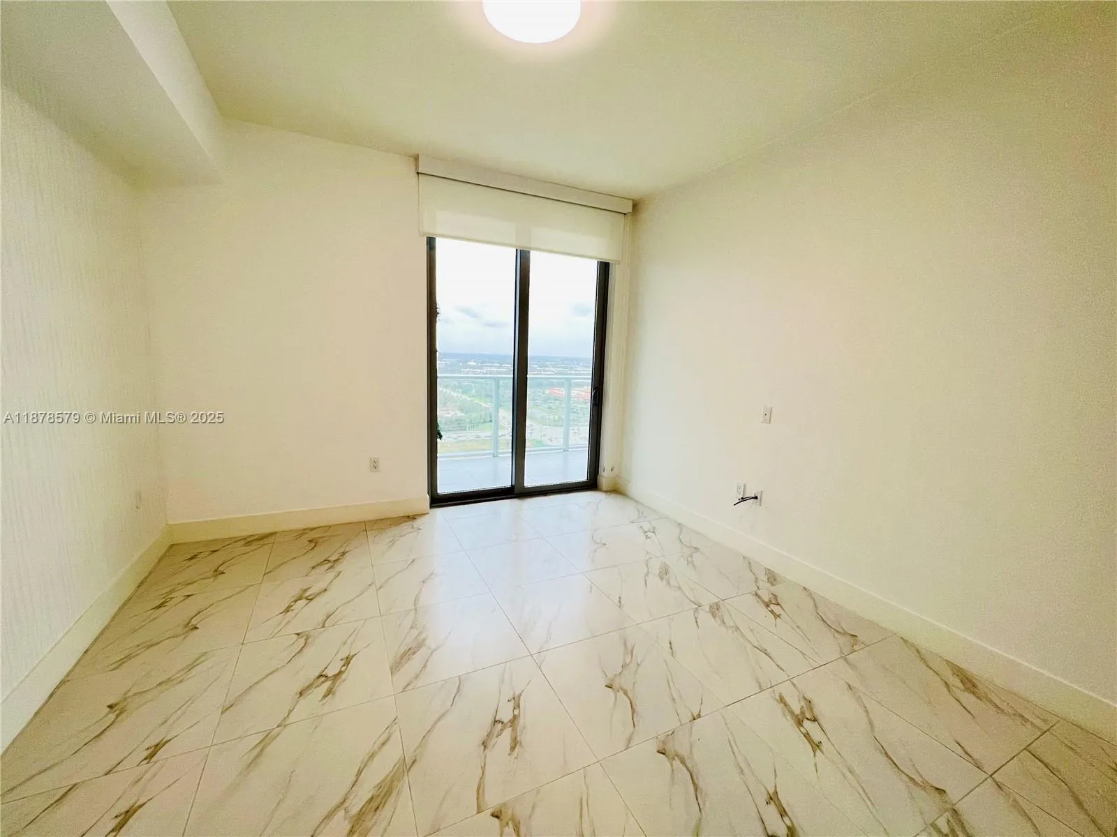 2000 Metropica Way, #2406