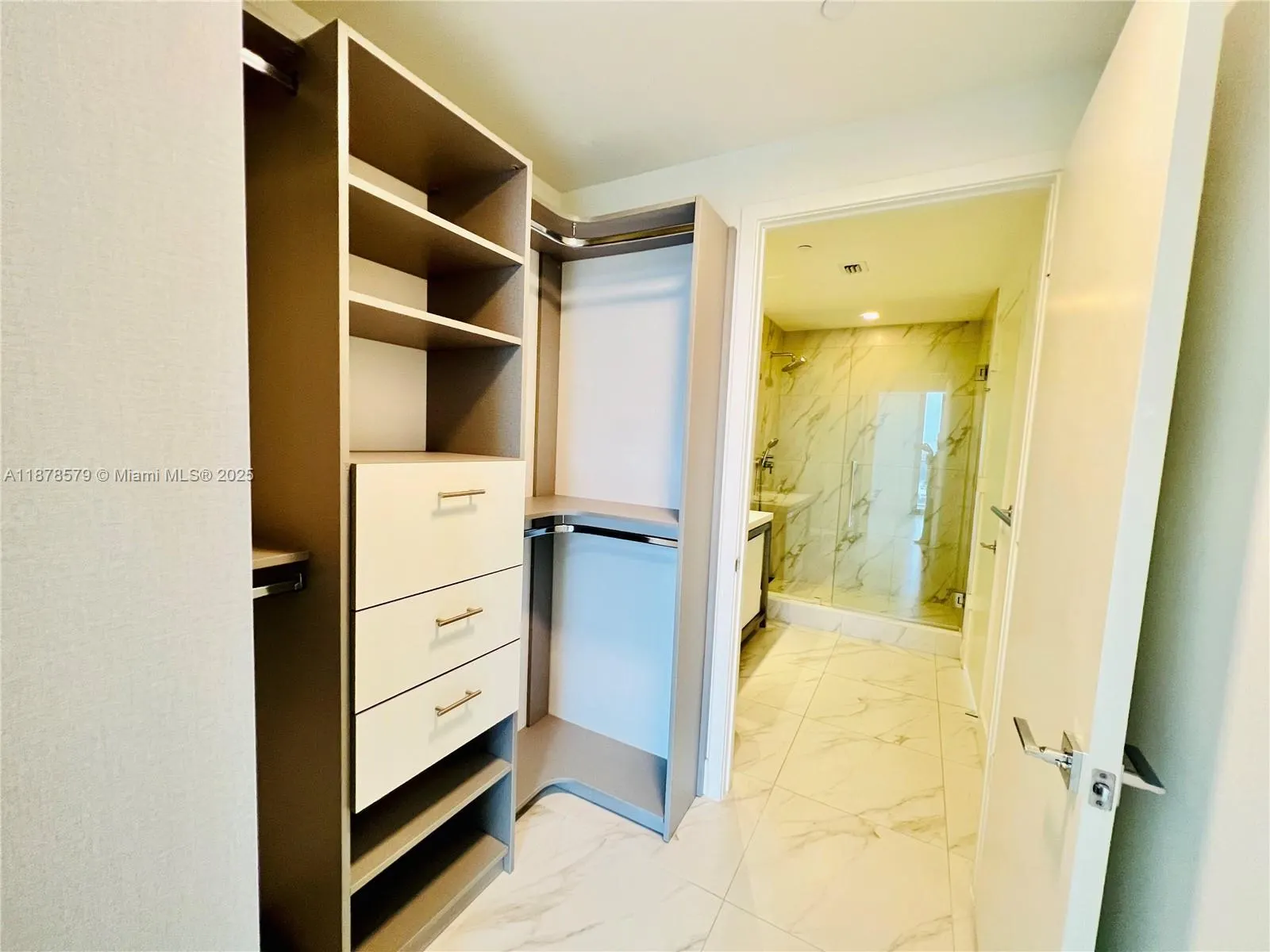 2000 Metropica Way, #2406