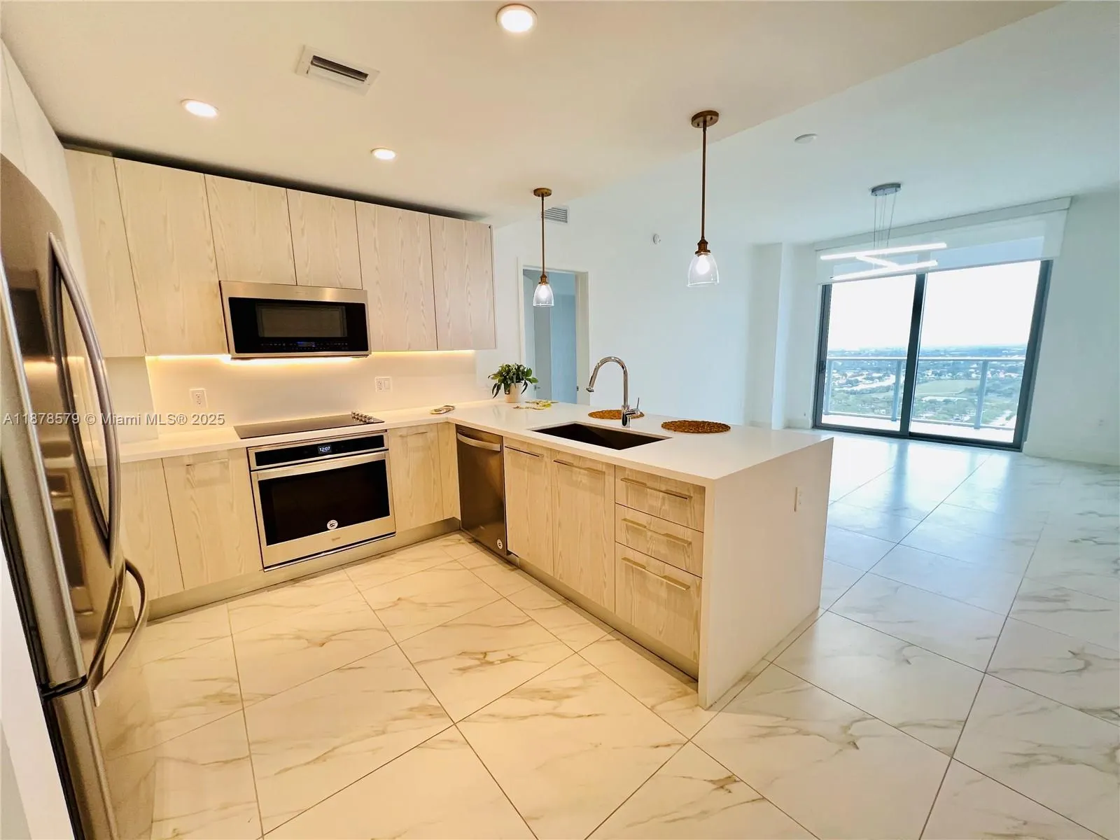 2000 Metropica Way, #2406