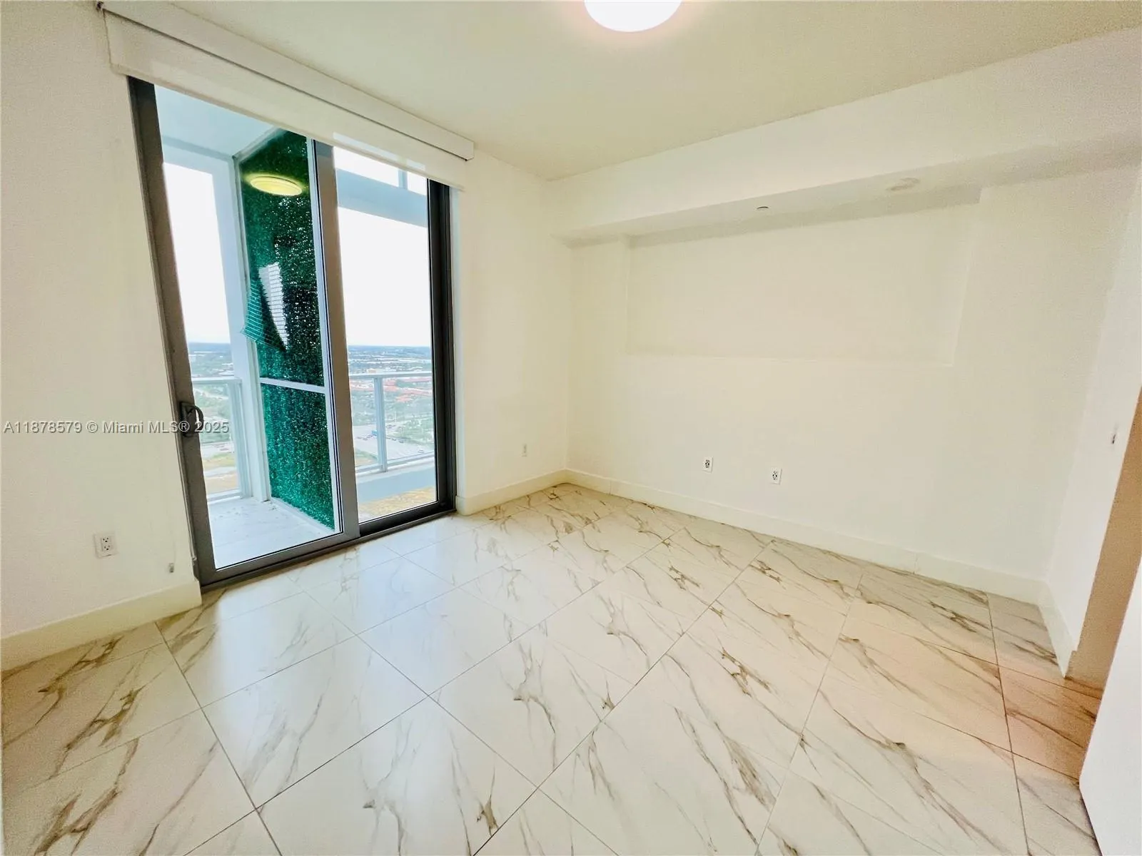 2000 Metropica Way, #2406