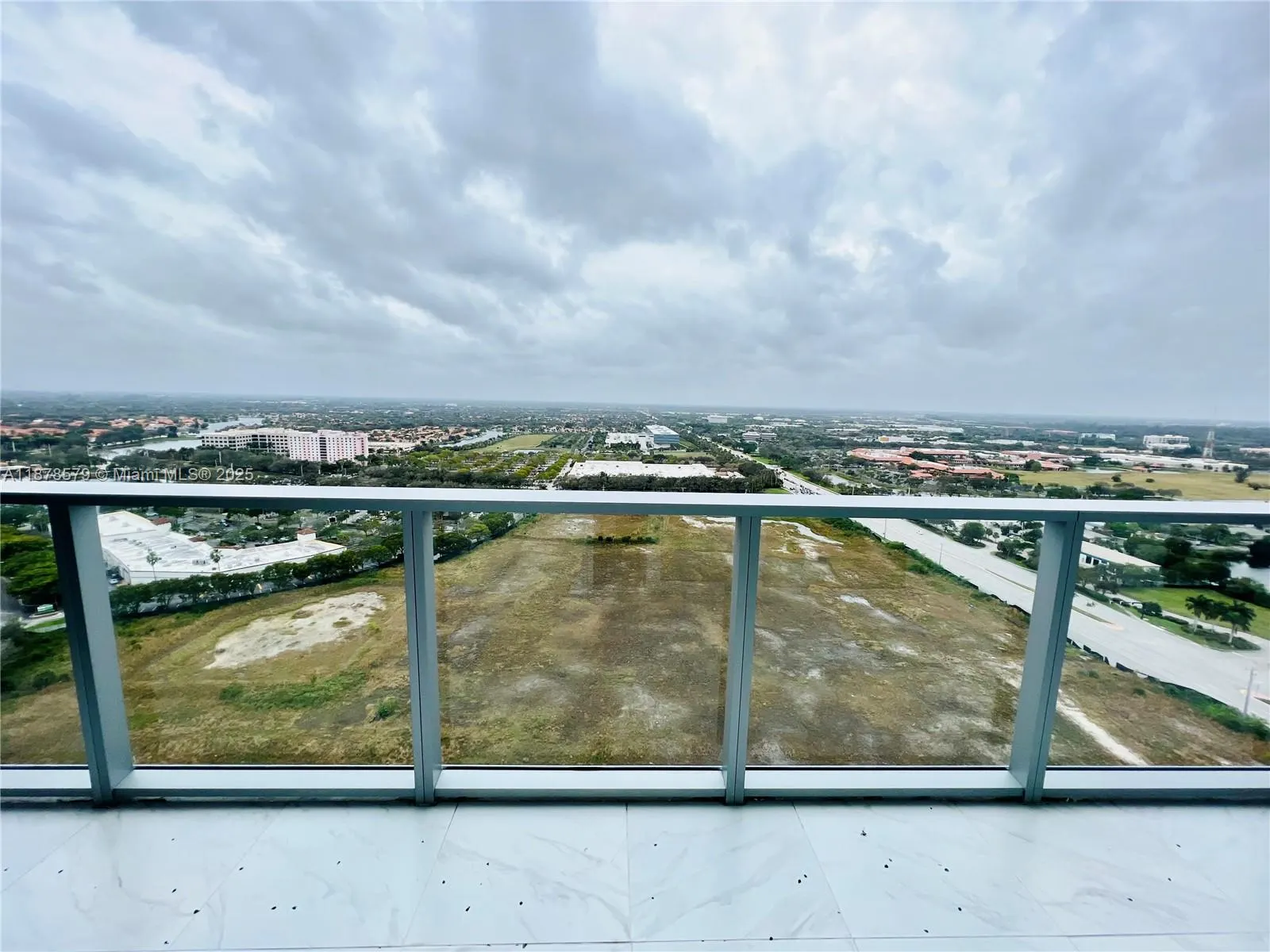 2000 Metropica Way, #2406