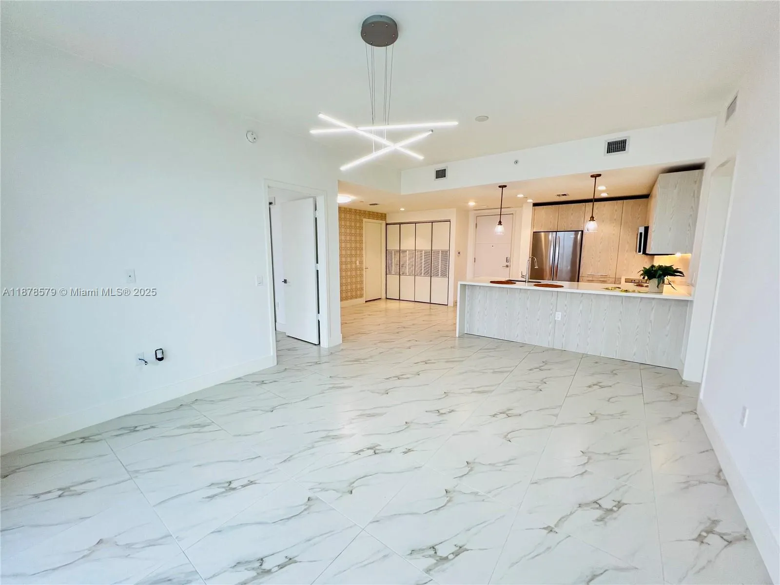 2000 Metropica Way, #2406