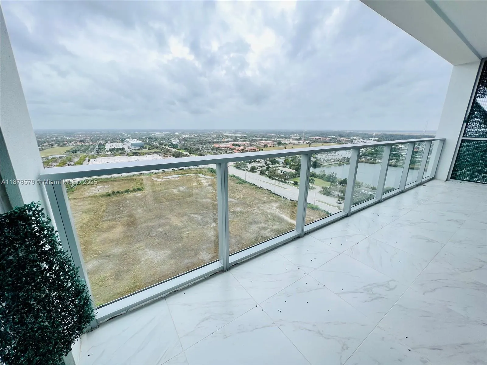2000 Metropica Way, #2406