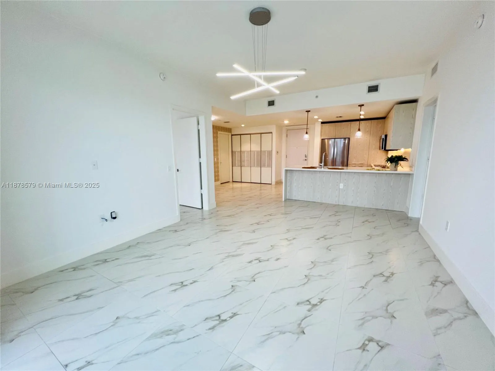 2000 Metropica Way, #2406