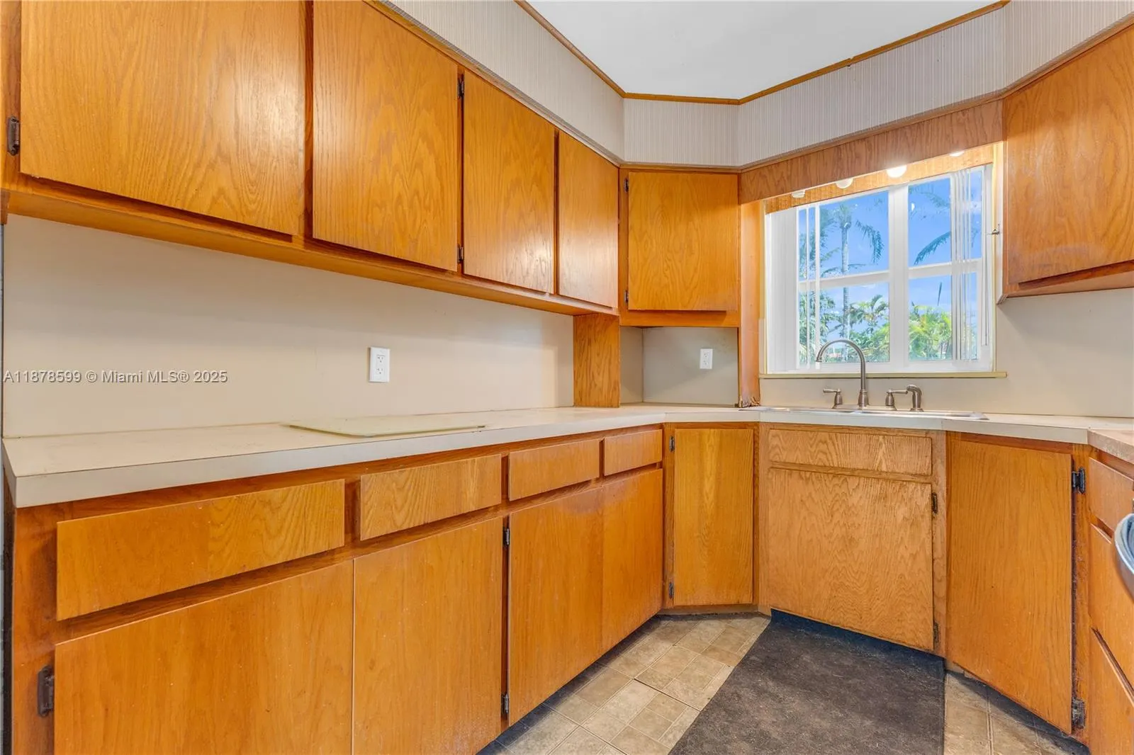 1146 Polk St