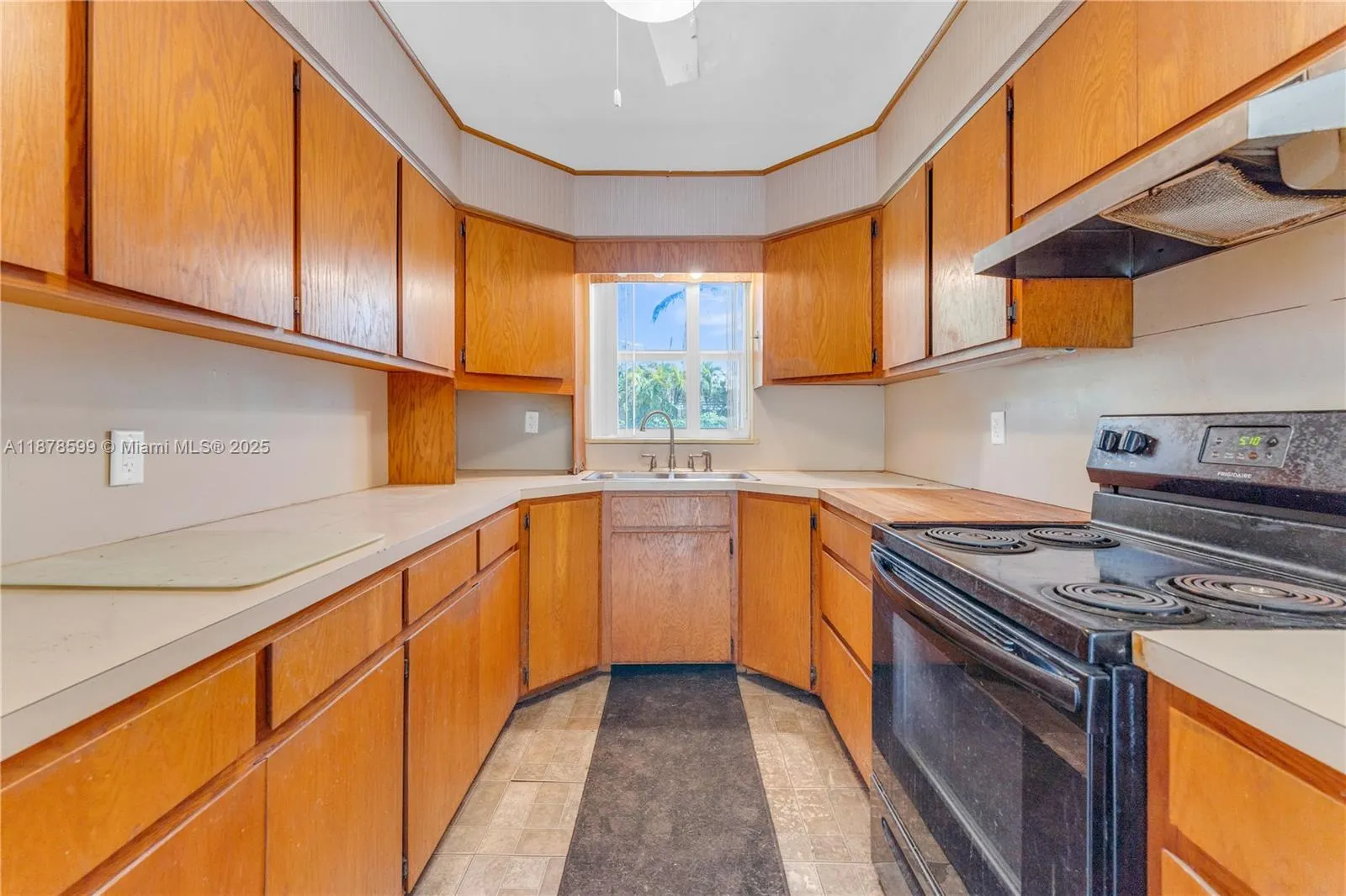 1146 Polk St