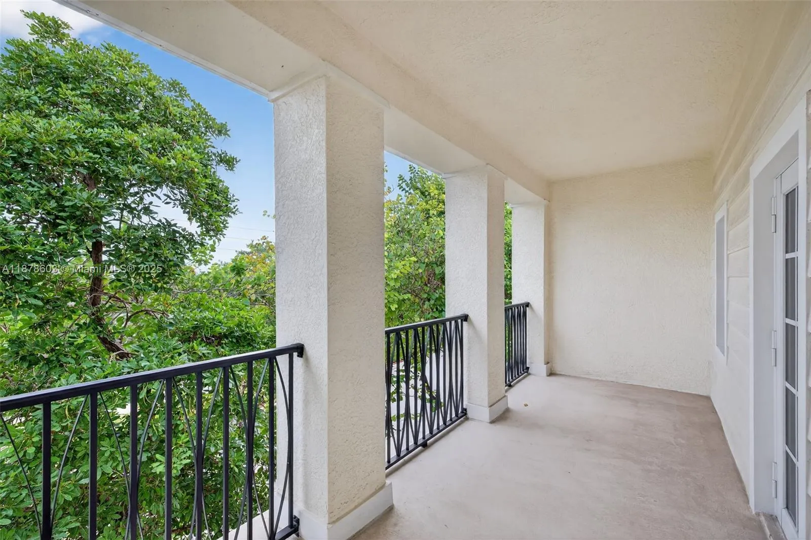 704 SW 1st Ave
