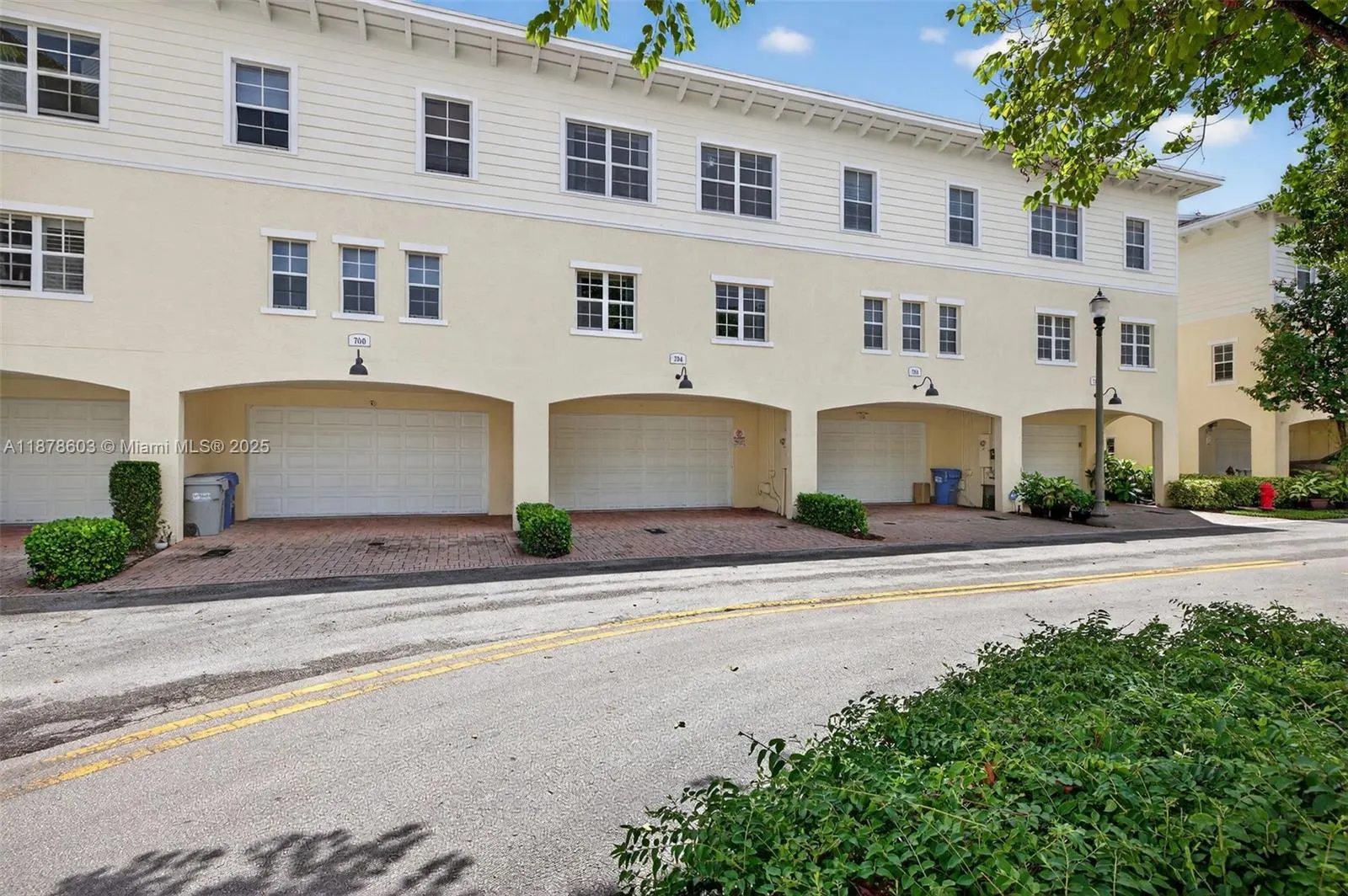 704 SW 1st Ave